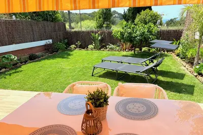 Image de Maison entièrement rénovée, plage+ville accessibles à pied, piscine, vue mer, 4p