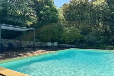 Image de Villa familiale avec piscine et terrasse ombragée
