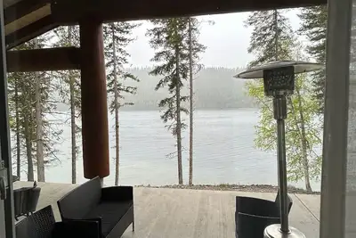 Image de Cozy Lakefront Post and Beam Home, pet friendly, public boat launch,