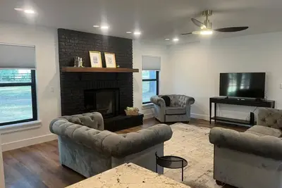 Image de Beautifully renovated retreat 1 mile from the World Equestrian Center.