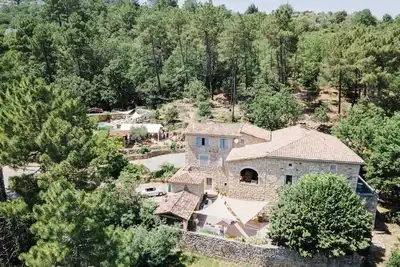Image de gîte  4 personnes, dans maison de pays, en pleine nature, piscine et jaccuzi