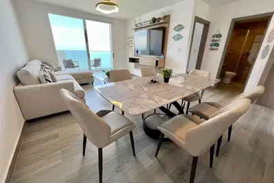 Image de Departamento de lujo con vista infinita al mar.