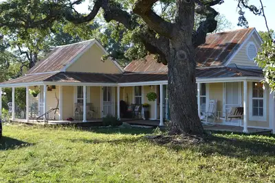 Image de Charming 2-bedroom cottage on the River with 5 acres