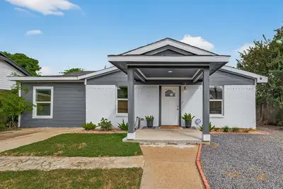 Image de Mid century modern home in up and coming near Northside