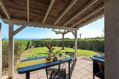 Image de Prunete -  Piscine - Vue mer