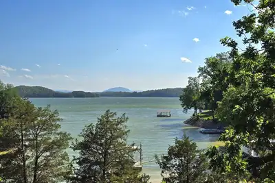 Image de 20% Off -On Lake Time, Dock, Hot Tub, Firepit