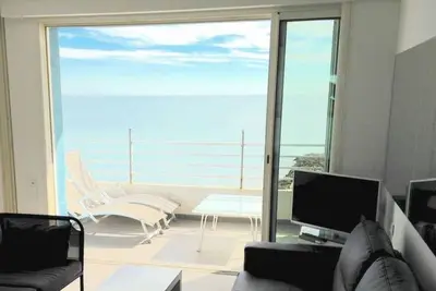 Image de Appartement en Premiere Ligne, directement sur le sable, Refait À Neuf