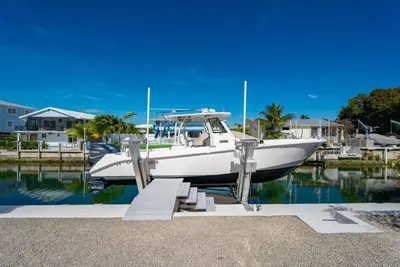 Image de Coastal Paradise! 5 bedroom retreat with pool/spa and a boat lift!