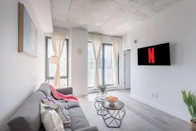 Image de Stylish 1br | 2 Queen Beds | Old Port/Downtown