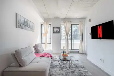 Image de Old Port Gem | Walkscore 100 | Prime Location