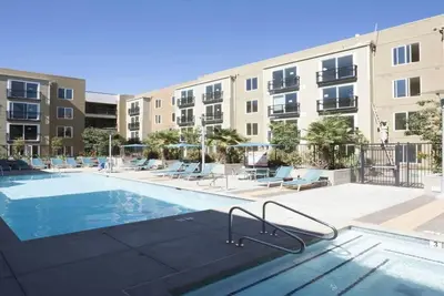 Image de Your Urban Oasis: 2br Condo at Solstice
