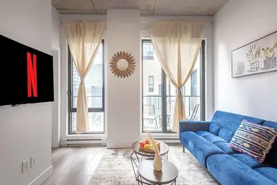 Image de Square Victoria - Balcony View & Free Parking