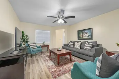 Image de Clean & Cozy 2, Near Mlb Airport, Hrmc, Food, Nightlife, Beaches & Shopping!