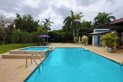 Image de Spectacular villa for rent in a country house.