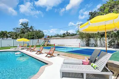 Image de Heated Pool~Pickleball~MiniGolf~4 Kings+Kids Suite~15min to Beaches~12min to Img