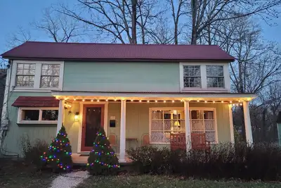 Image de Yardley Boro Canal Cottage - Waterfront & Walkable!