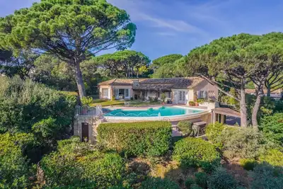 Image de Villa avec vue sur mer et port de Sainte Maxime.