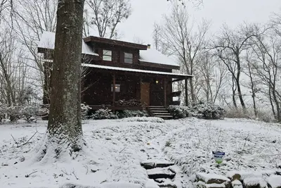 Image de Cozy 2-bedroom cabin within National Park with stunning lake view!