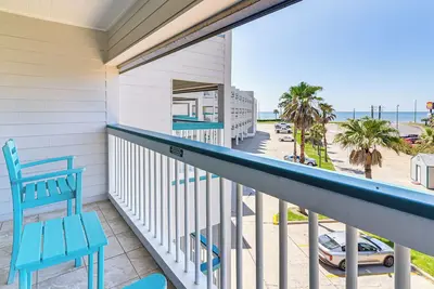 Image de Steps to Babe’s Beach: Condo w/ Pool in Galveston