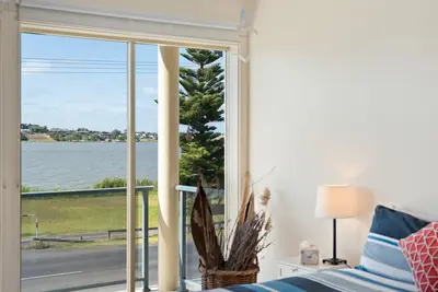 Image de RiverView - Absolute Water Frontage