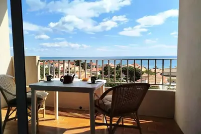 Image de T2 face mer avec parking à deux pas de la plage et des commerces -4gal502