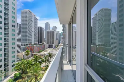 Image de Vibrant City Escape in Downtown