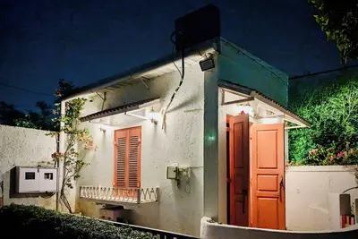 Image de Charming 1-bedroom villa in delightful Lucknow with Ac