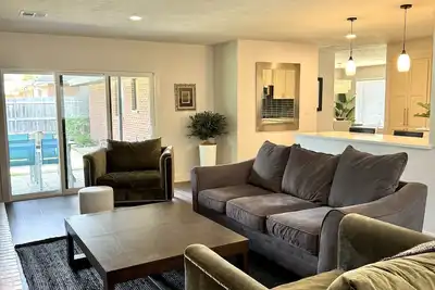 Image de Fully remodeled 3 bed/2 bath house in a quiet neighborhood near the Ou campus.