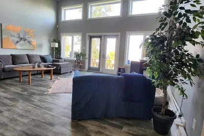 Image de Waterfront Family Oasis – Comfort & Charm