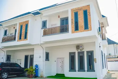 Image de Lekki 3 Bedrooms Furnished Home Ensuite Stylish & Comfortable