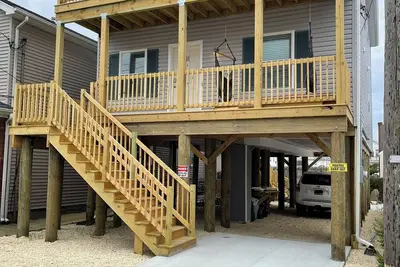 Image de 5 Bedrooms, 3 full baths, 1 outdoor shower. Walking distance to all attractions.