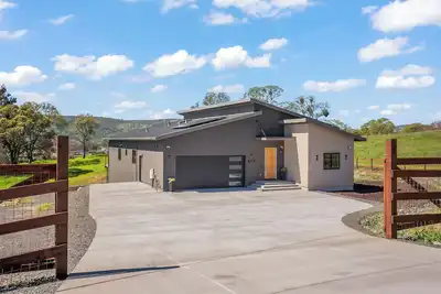 Image de New Luxury Home in the Heart of Copperopolis