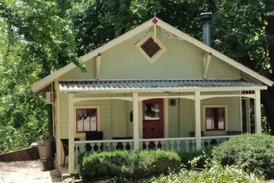 Image de Best Location in Heart of Eureka Springs with a view - 2 Br Little Chateau