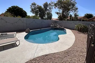 Image de Modern 4br Escape w Private Pool, 3 mi to state farm stadium, dining & shopping!