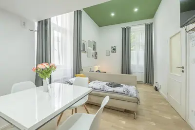 Image de Homely I 32m2 Central loft near Train St. Self Check-In