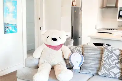 Image de 5br Villa with city view and 3 free carparks, walk to Ponsonby and Cbd