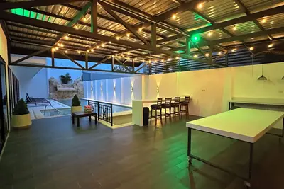 Image de Spacious 9-bedroom house with WiFi, Ac in charming Jacó 2 minutes from the beach