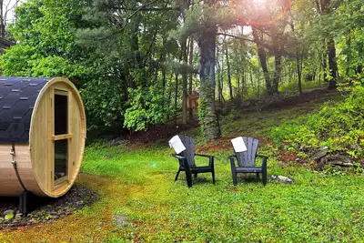 Image de Charming 4-bedroom villa with Art, Sauna, Cold Plunge and Yoga in New Paltz