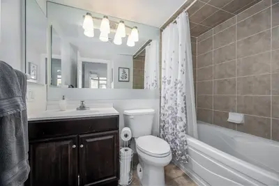 Image de Executive 2 Bedroom Condo Close to Square One