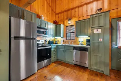 Image de Cozy Branson Cabin with Pool Access, 2 King Bedrooms & Loft