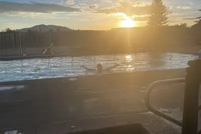 Image de 10 min to Wp, 30 mi to Rmnp! Hot Tubs, Pool, Pet-Friendly - 2b2b