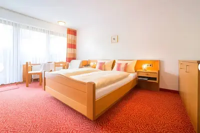 Chambre 'Doppelzimmer' avec vue sur les montagnes, terrasse privée et Wi-Fi