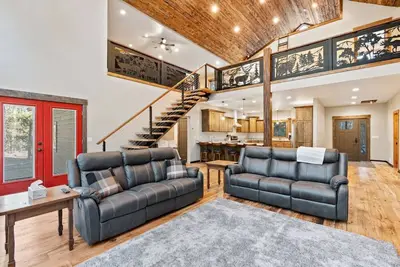 Image de Hidden Bear | Hot Tub, Game Room & Near Yellowstone!