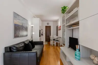 Image de GuestHost - Cozy 48 sqm apartment, able to accommodate up to 4 people, located on the ground floor of a modern building (one step at the entrance). The property in the Novoli district, a residential area full of services and well connected to the histori