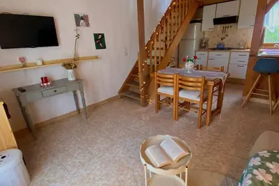 Image de Maison spacieuse avec terrasse, terrain clos et lac à proximité