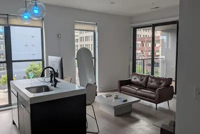 Image de Modern 1bedroom apartment in  Cincinnati with WiFi, fitness room and a pool!