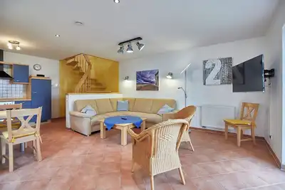 Image de Close to the beach and yet central, spacious bright apartment.