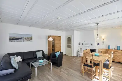 Image de Large, lovingly furnished vacation apartment close to the beach.