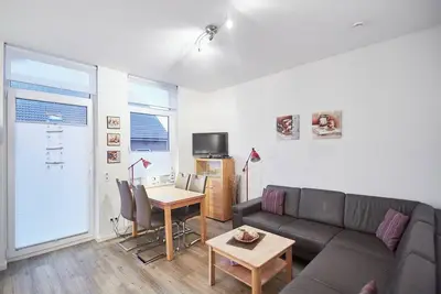 Image de Bright, modern apartment close to the center.