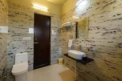 Image de Suryansh Outhouse